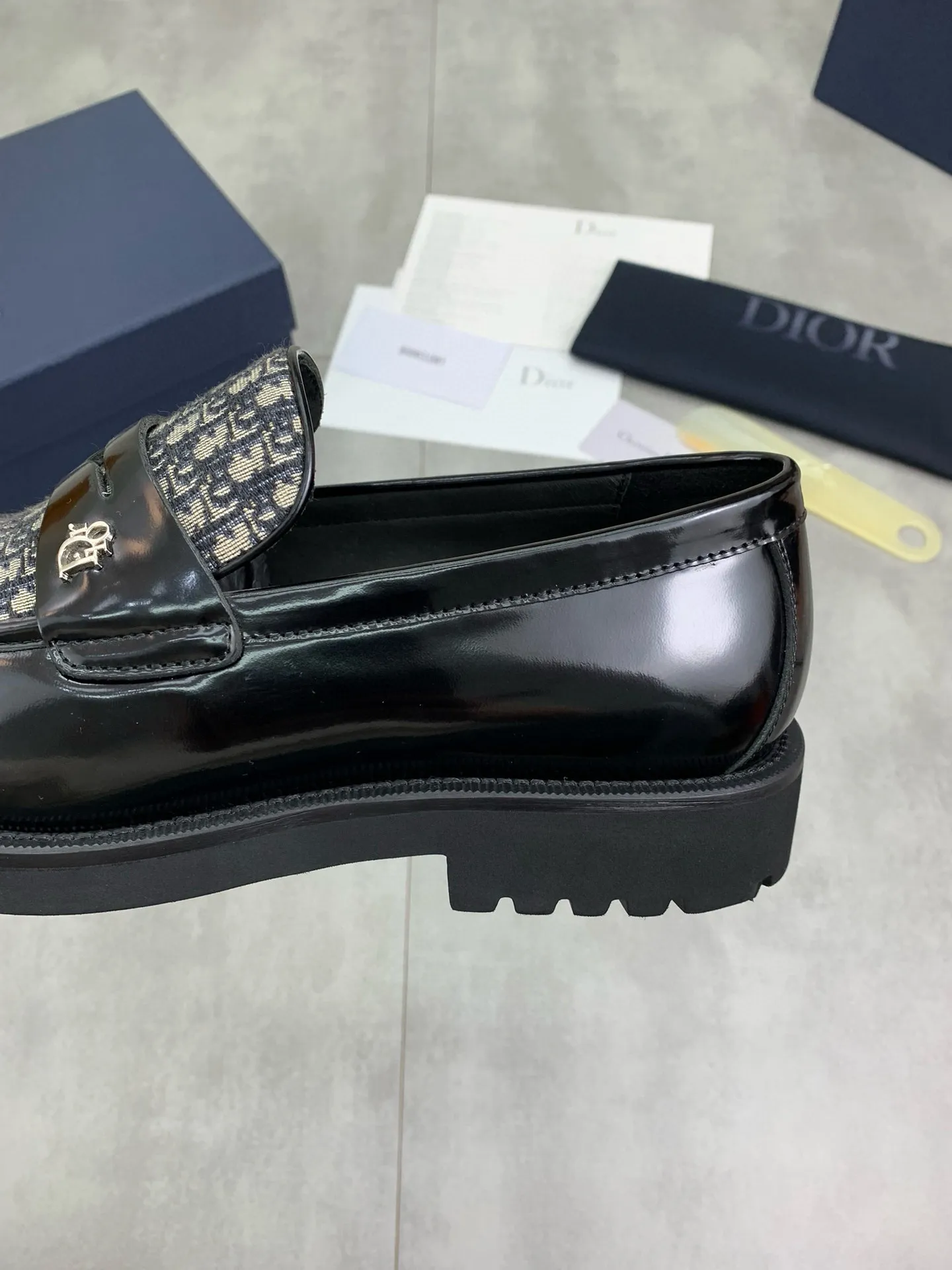 Factory price P860💰Original quality, top version🔱 DIOR——Dior Men's business casual leather shoes, top quality products. 1:1 shipment ⬆️Luxurious and noble👞All imported original brand fabrics, just to create a more comfortable wearing experience, upper: original selected open edge beaded calfskin ➕Top imported water-dyed full cow lining, original light and comfortable foam outsole ✔️Number: 39-44 (38.45 can be customized)
